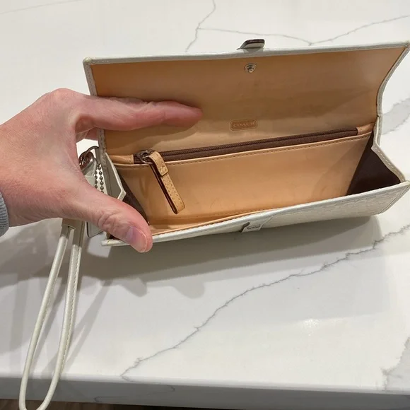 Coach wallet/wristlet - Picture 2 of 5